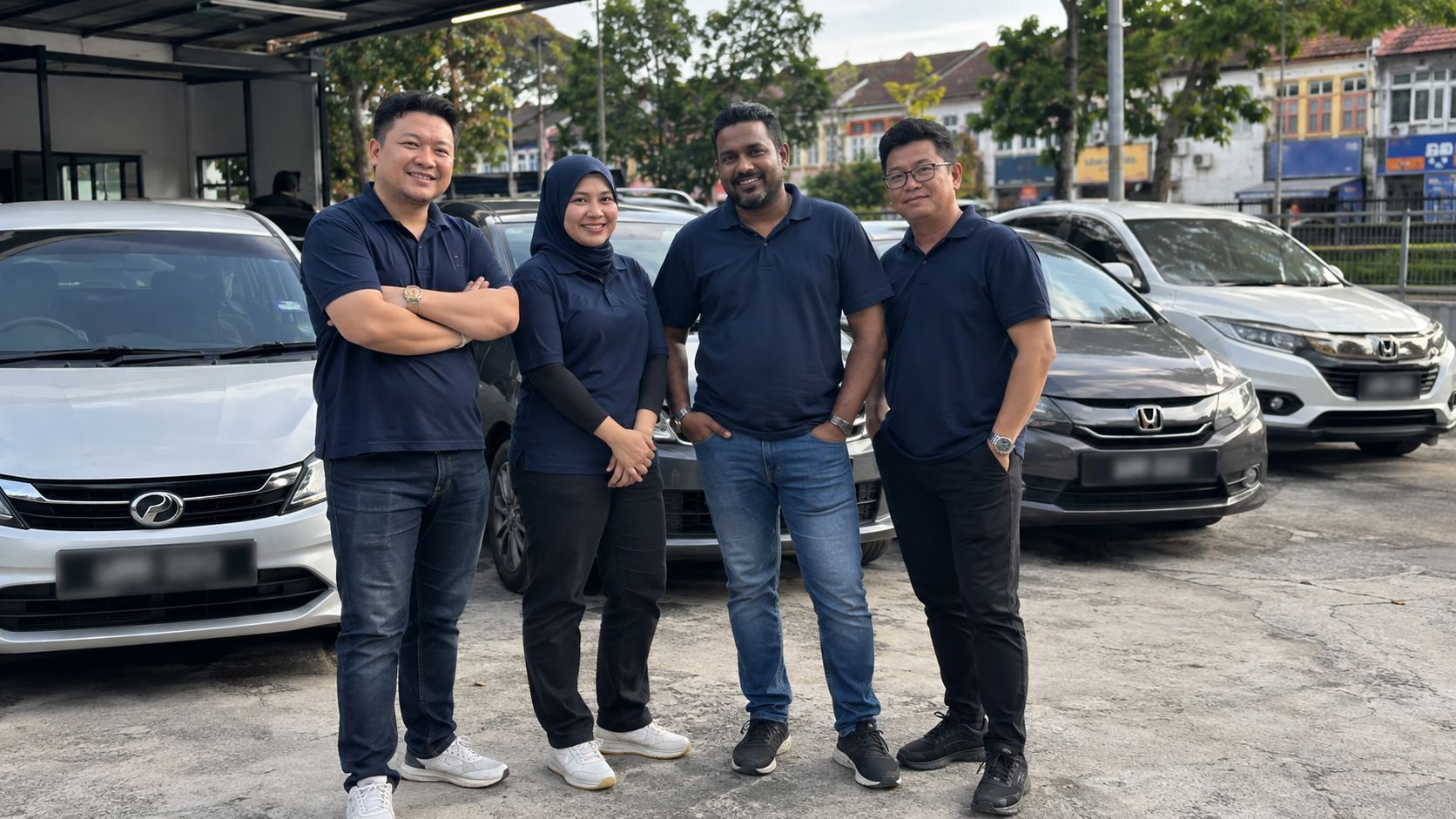 The Kereta Kawan team standing in front of their cars